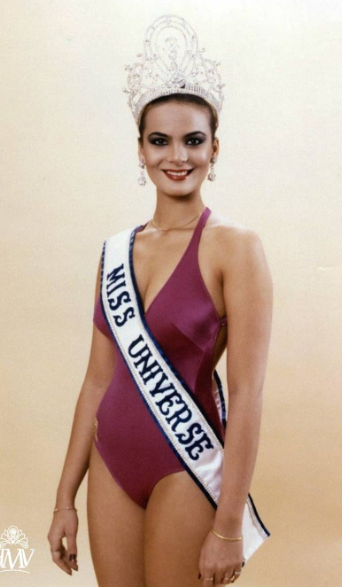 Maritza Sayalero (Venezuela, 1979) Maritza Sayalero (Venezuela, 1979)